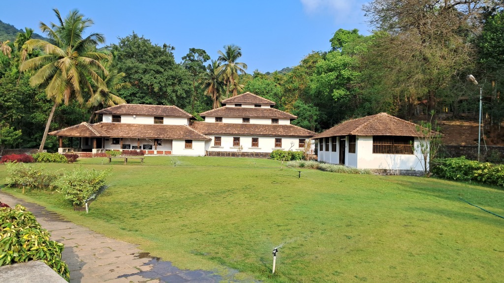 Ancestral home of Kuvempu, in Kuppalli, is beautifully maintained. A must-visit place for any person interested in the heritage, architecture and ancient homes of Karnataka